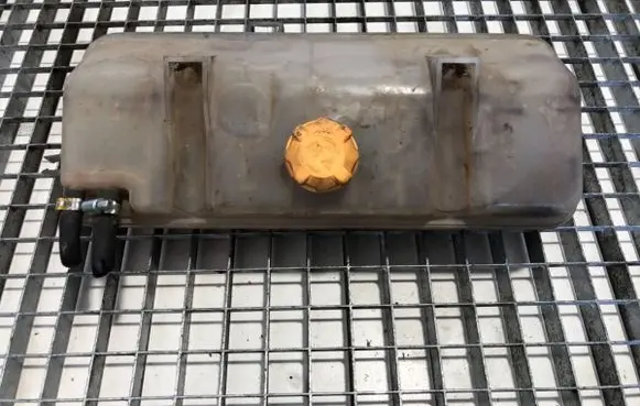 Coolant expansion tank/reservoir