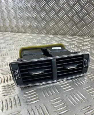 Rear air vent grill