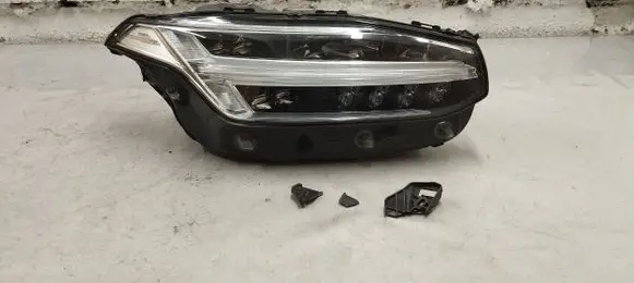 Volvo XC90 Headlight/headlamp 32228697