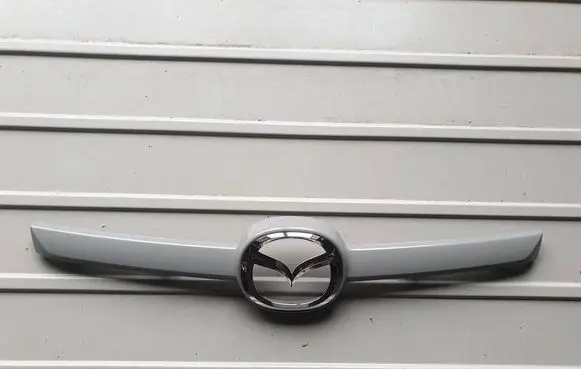 Mazda BT-50 Front bumper upper radiator grill UB9B507E1