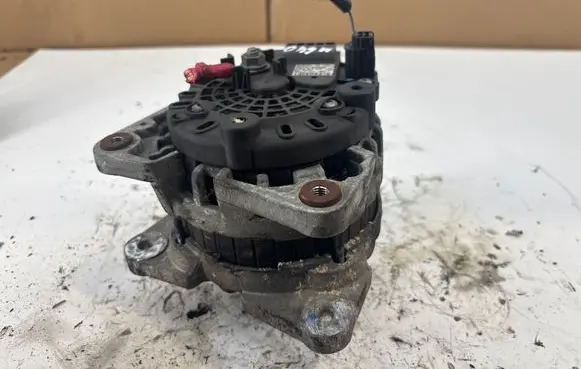 Ford Focus Generator/alternator 231008593R F000BL0410