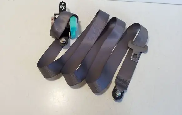 Middle seatbelt (rear)