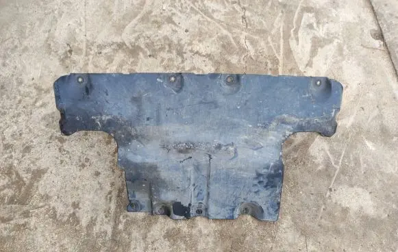 Porsche Cayenne (92A) Engine splash shield/under tray 7P0825285 A1585