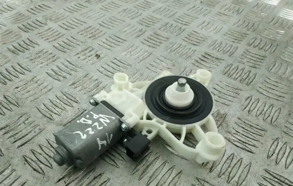 Mercedes-Benz S W222 Front door window regulator motor A0009065806