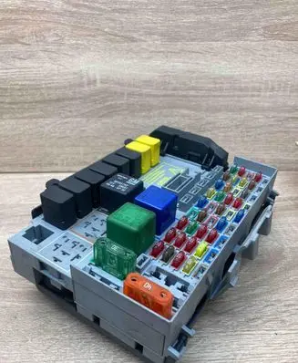 Opel Astra G Fuse module 24412497 24431677