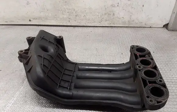 Volkswagen Golf IV Intake manifold 038129713H