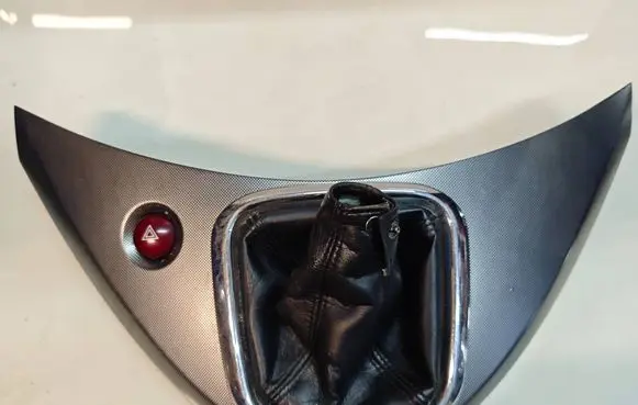 Mitsubishi Grandis Gear shifter surround trim plastic GN22104320 166423