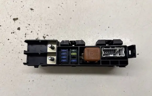 Infiniti FX Fuse module