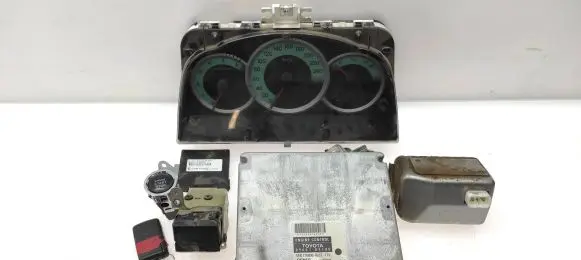Engine ECU kit and lock set