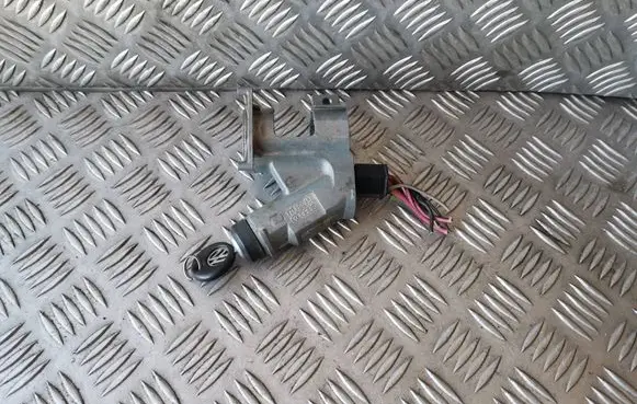 Volkswagen PASSAT B2 Ignition lock 171905851