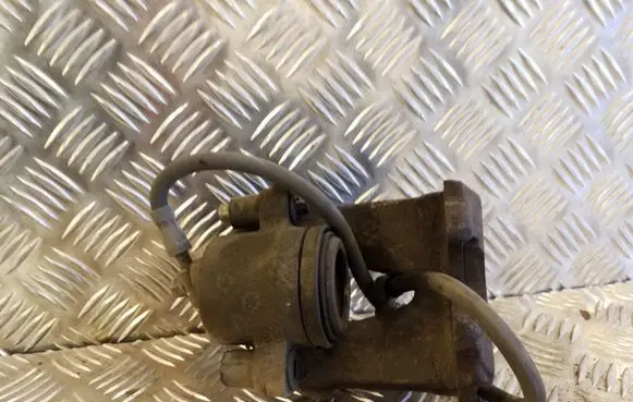 Volkswagen Golf V Front brake caliper