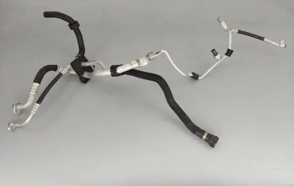 Coolant pipe/hose