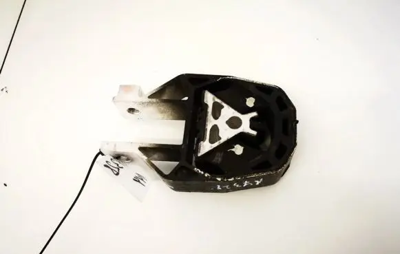 Mazda 3 I Engine mount bracket