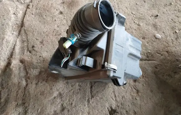 Mazda 3 I Air filter box