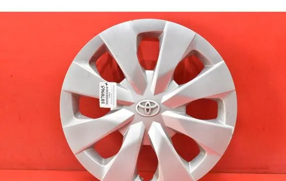 Toyota Corolla E10 R17 wheel hub/cap/trim 4260202551