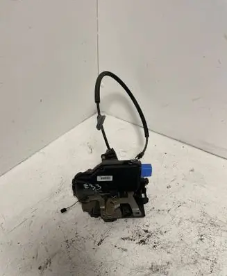 Volkswagen Touran I Rear door lock 7L0839016