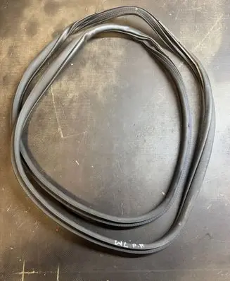 Jeep Grand Cherokee WL Rubber seal front door (on door)