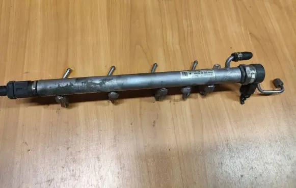 Mercedes-Benz Vito Viano W639 Fuel main line pipe A6110780449 30696303 0281002494