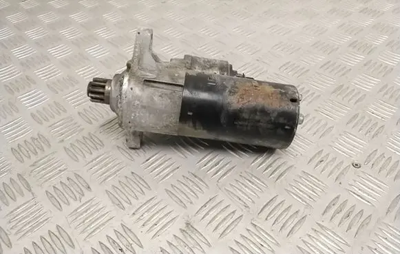 Volkswagen PASSAT B6 Starter motor 02E911024A