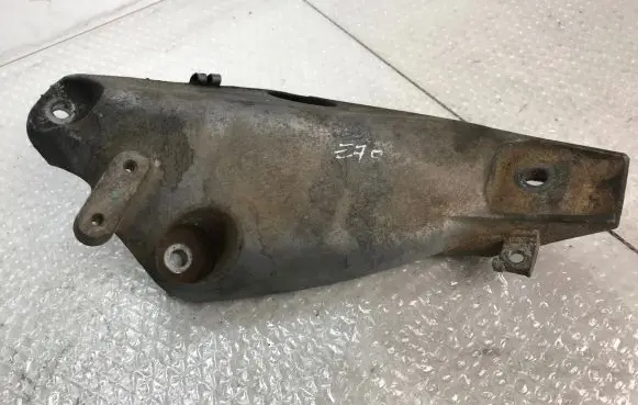 BMW X5 E70 Engine mounting bracket 6772679