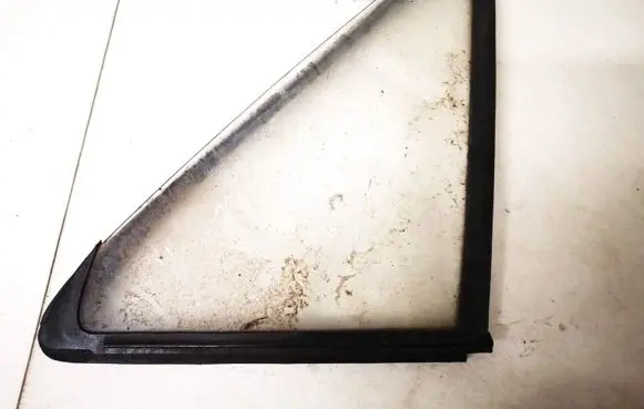 Volkswagen Golf II Front door vent window glass four-door 