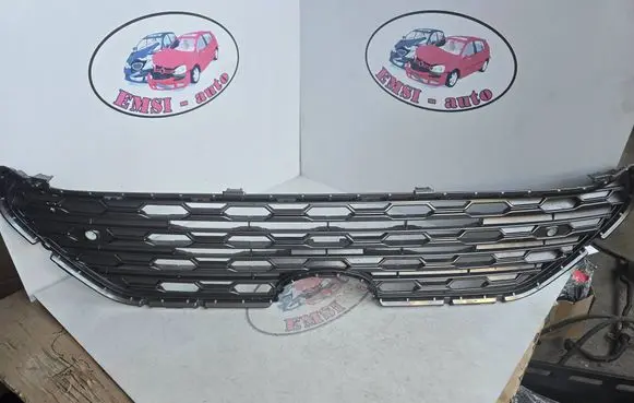 Toyota RAV 4 (XA50) Front bumper upper radiator grill 5311242340 350380