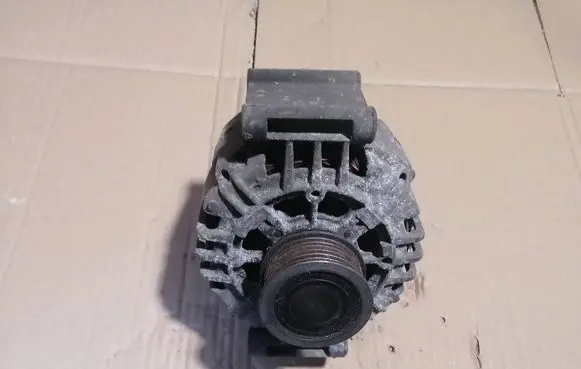 Volkswagen PASSAT B6 Generator/alternator 06D903016A