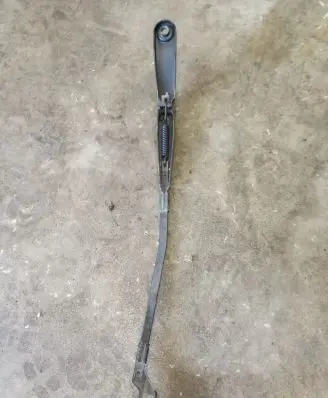 Volvo XC60 Front wiper blade arm 30753525