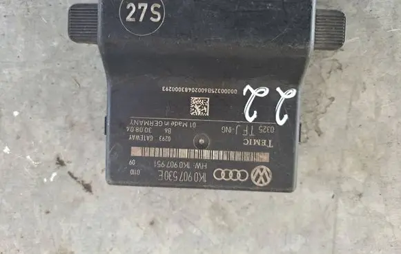 Volkswagen PASSAT B7 Gateway control module 1K0907530E 0325 1K0907951
