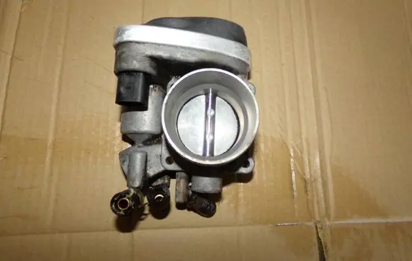 Skoda Octavia Mk2 (1Z) Throttle valve 06A133062AT