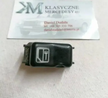 Mercedes-Benz C W202 Central locking switch button 2028203910