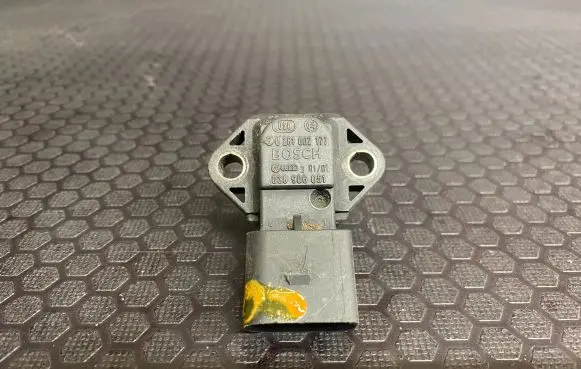 Audi A6 S6 C5 4B Air pressure sensor 038906051 0281002177