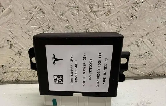 Tesla Model X Door control unit/module 105589100D