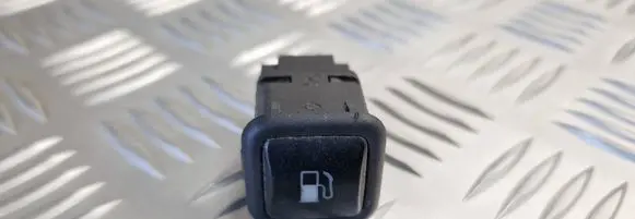 Volkswagen PASSAT B5 Fuel tank opening switch 3B0959833