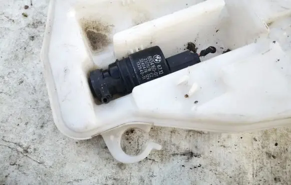 BMW X5 E70 Windscreen/windshield washer pump 6712693416001 67126934160-01