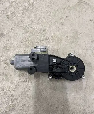 Mercedes-Benz E W211 Seat adjustment motor 0390203211