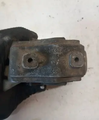 Volvo V70 Engine mount bracket 8070M18