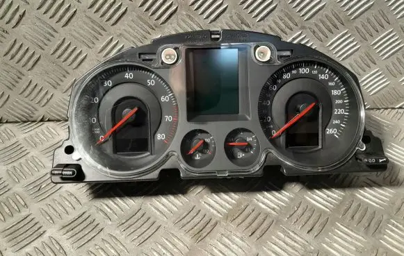 Volkswagen PASSAT B6 Speedometer (instrument cluster) 3C0920870T
