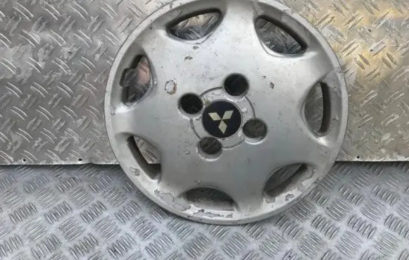 Mitsubishi Lancer R13 wheel hub/cap/trim xb81608601 xb816086-01