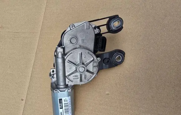 Skoda Fabia Mk3 (NJ) Rear window wiper motor 5F4955711A W000086097 137000860972