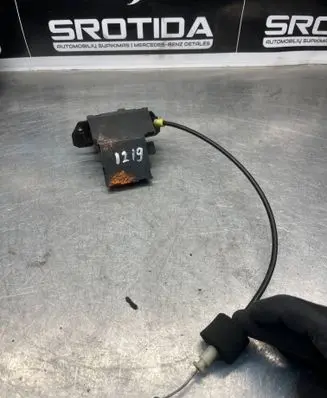 Mercedes-Benz C W203 Loading door lock A1717500085 A1717500185