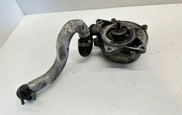 Audi A6 S6 C5 4B Vacuum pump