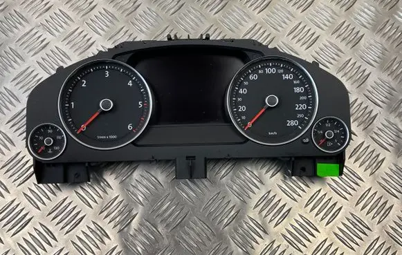 Volkswagen Touareg II Speedometer (instrument cluster) 7P6920880P 0263677026