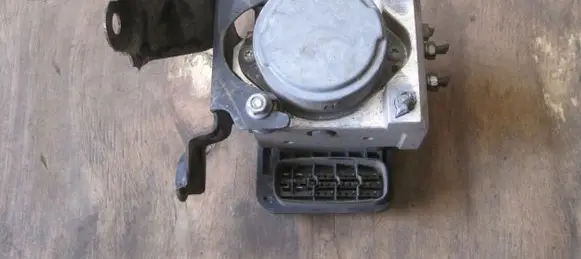 Toyota Hilux (AN10, AN20, AN30) ABS Pump 4451071030
