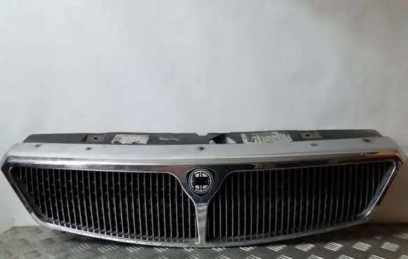 Lancia Zeta Front bumper upper radiator grill 1850873116 1462392077