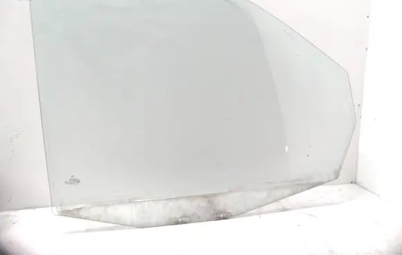 Mercedes-Benz Vito Viano W638 Front door window glass four-door 43R000981