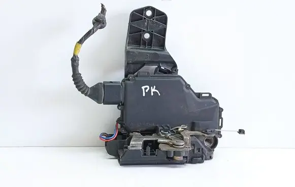 Volkswagen PASSAT B5 Front door lock