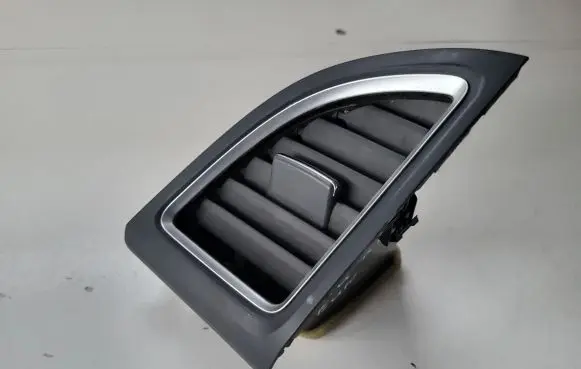 Honda CR-V Dashboard side air vent grill/cover trim 77610T0AA1