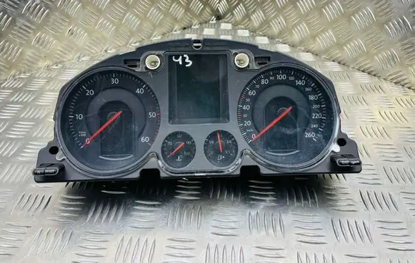 Volkswagen PASSAT B6 Speedometer (instrument cluster) 3C0920871