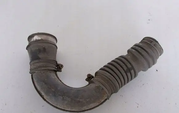 Toyota Hilux (N80, N90, N100, N110) Air intake hose/pipe 
